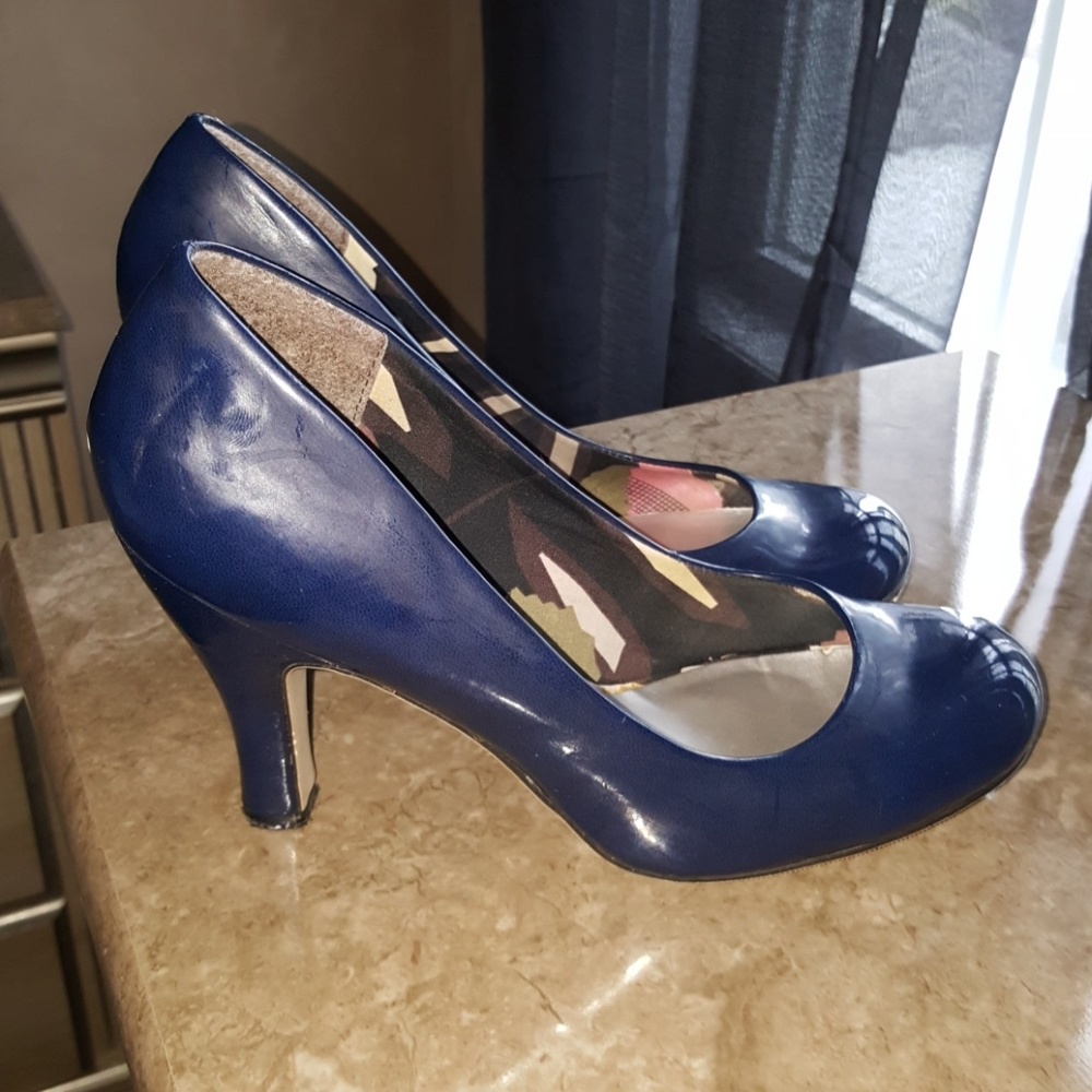 Steve Madden "Madden Girl round toe pumps"
